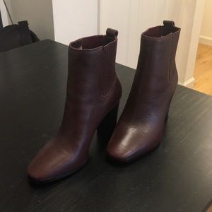 Pour la Victoire burgundy booties, hardly worn.